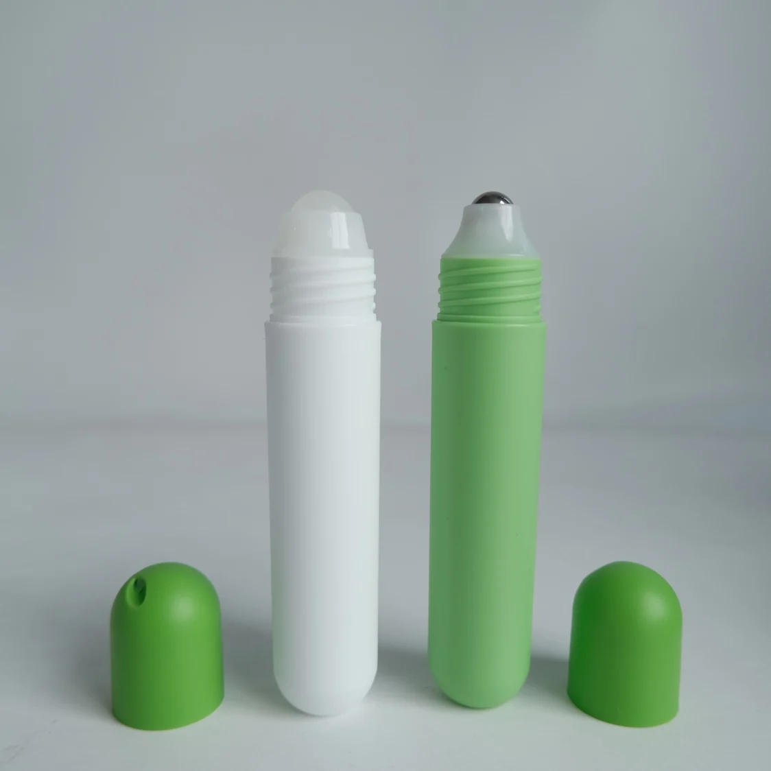 Customized 20ml Roll-on Deodorant Plastic Bottles Perfume Essential Oil Roller Bottles with Metal Roller Ball