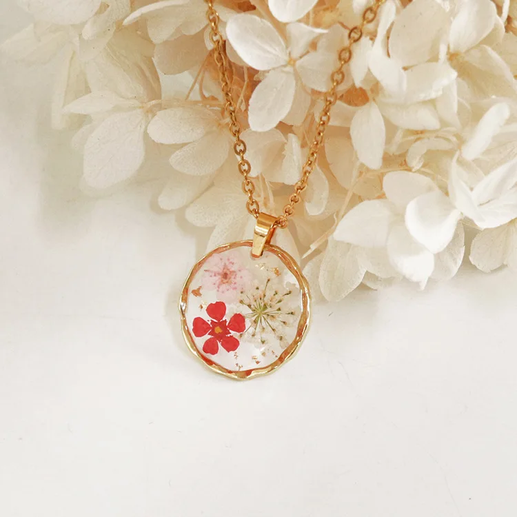 stainless steel Irregular round dried flower resin necklace true flower eternal flower retro pendant necklace factory wholesale