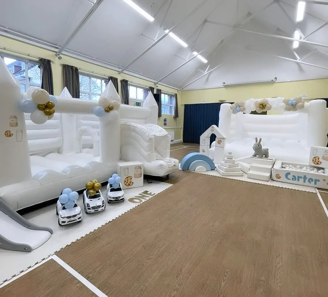 2018 happy indoor soft play,kids sports playground  jumping bouncy castle softplay bumper track floor white bouncy castle