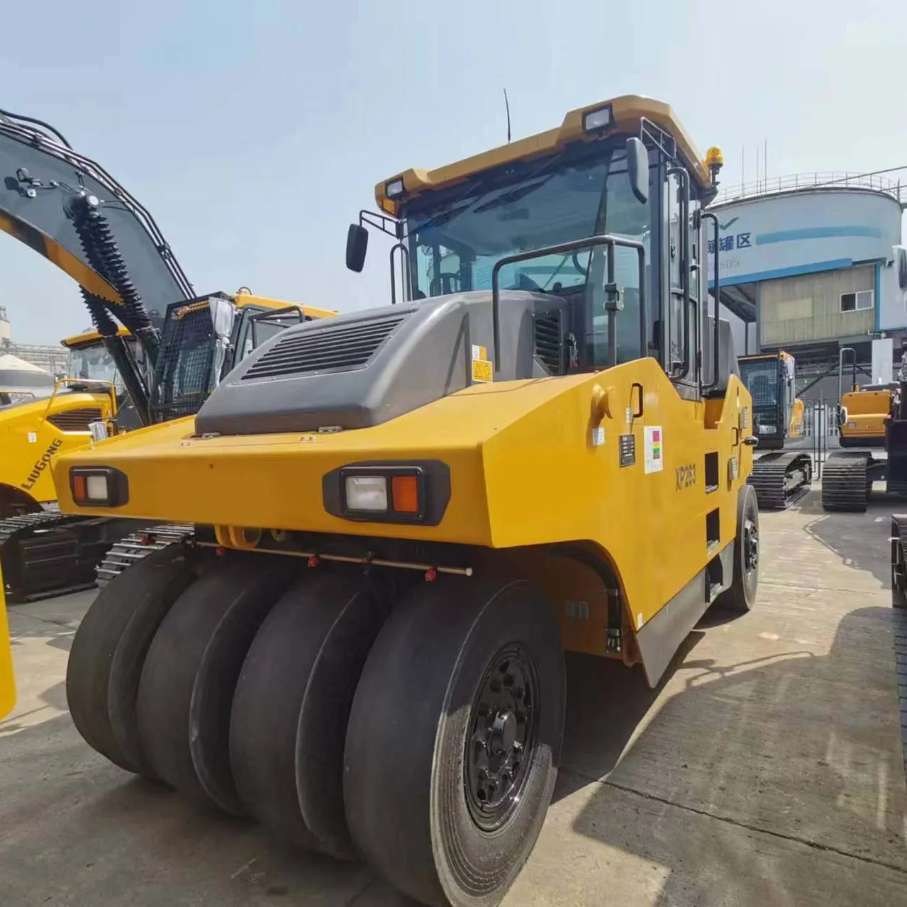 China Top Brand 26ton Pneumatic Tire Road Roller XP263 With Great Price