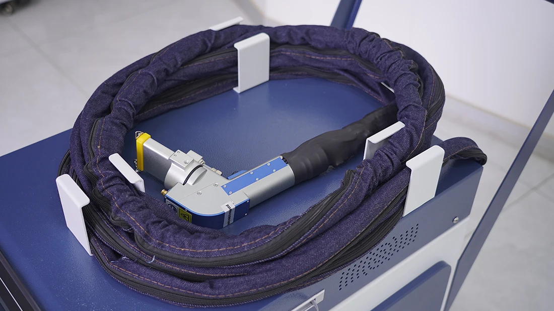 Low Price 3000W Laser Tube Cleaning Machine for Rust Removal New Condition for Metal Paint Oil