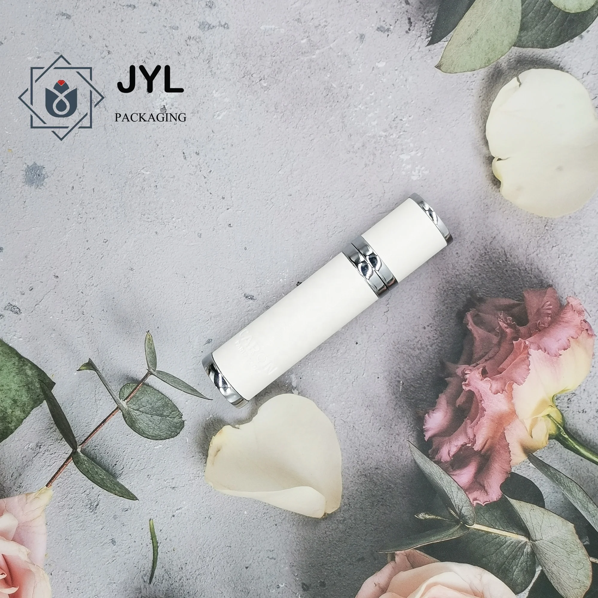 Luxury Aluminum Travel Sprayer With Leather Surface 10ml 20ml Liquid Container For Cosmetics Perfume