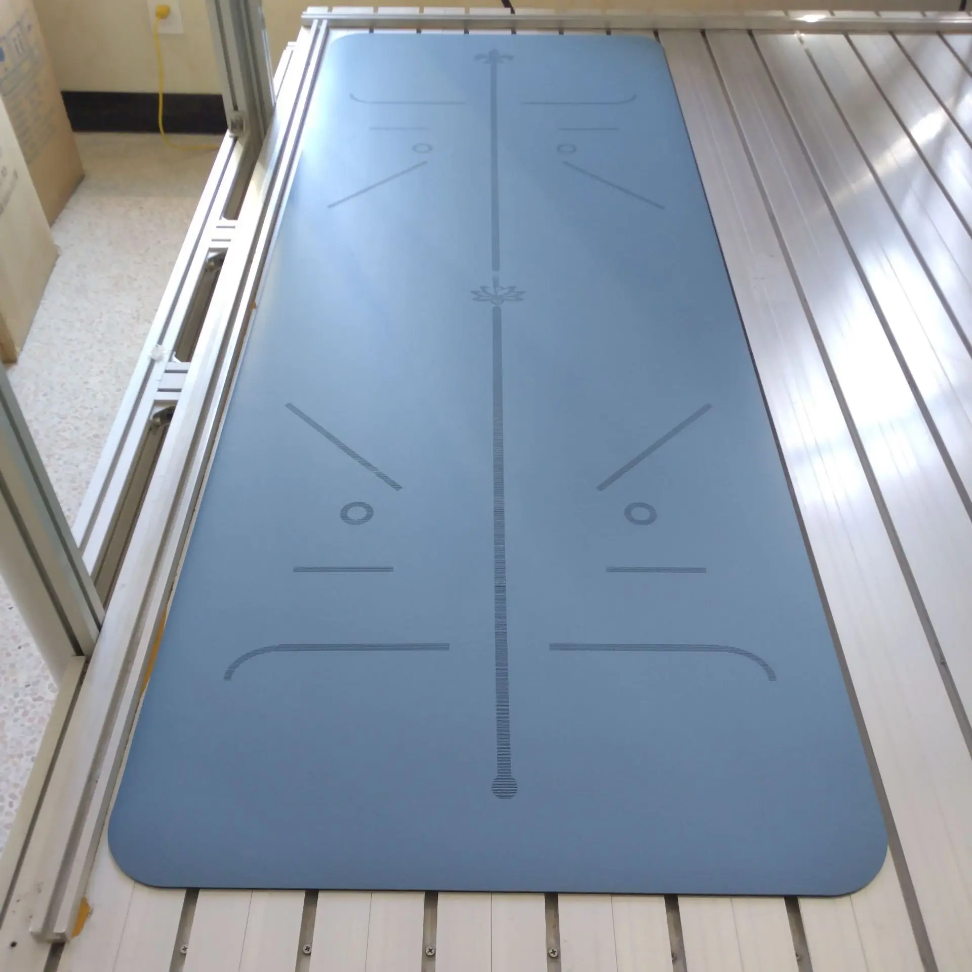 Hot Sale Eco Friendly Anti Slip Shock Absorption Yoga Mat Portable Folding Gym Mat Gymnastics Fitness Pilates Yoga Mat