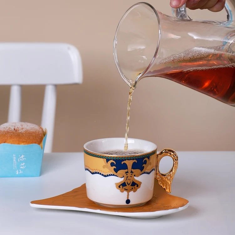 Luxury Gold Classic Tea Cup Coffee Cup with Heart-shaped Saucer Porcelain Cups Angel Wing Handle