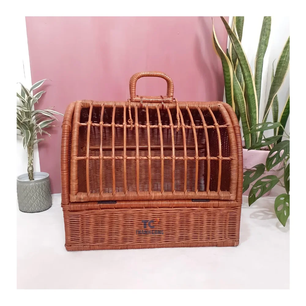New Design Handmade Brown Wicker Pet Carrier Bags Rattan Pet Cages Pet with Lids Houses and Furniture Made in Vietnam