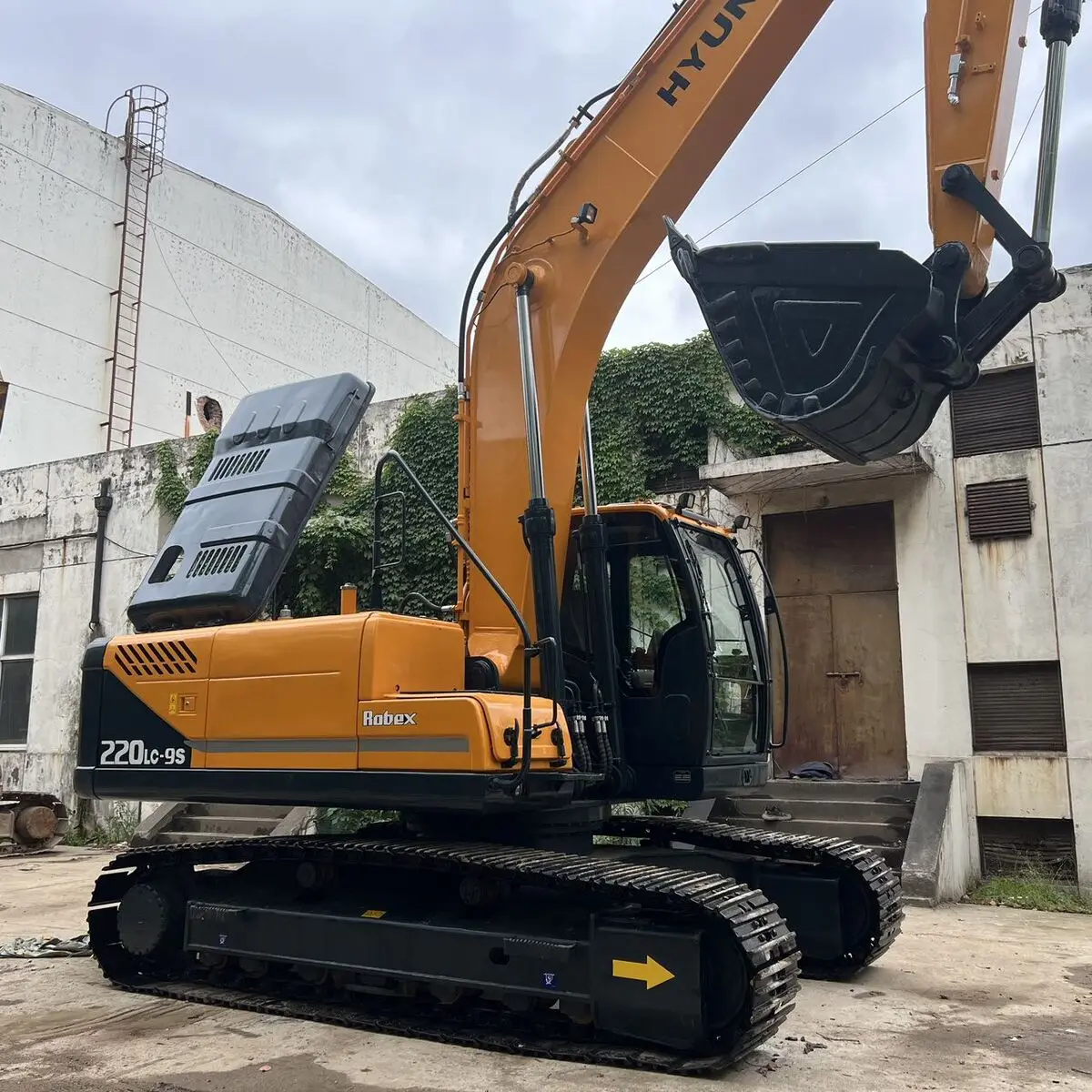 Высокое качество Южная Корея HYUNDAI R220LC-9S 20-тонный экскаватор с коробкой передач PLC двигатель Отличное продвижение