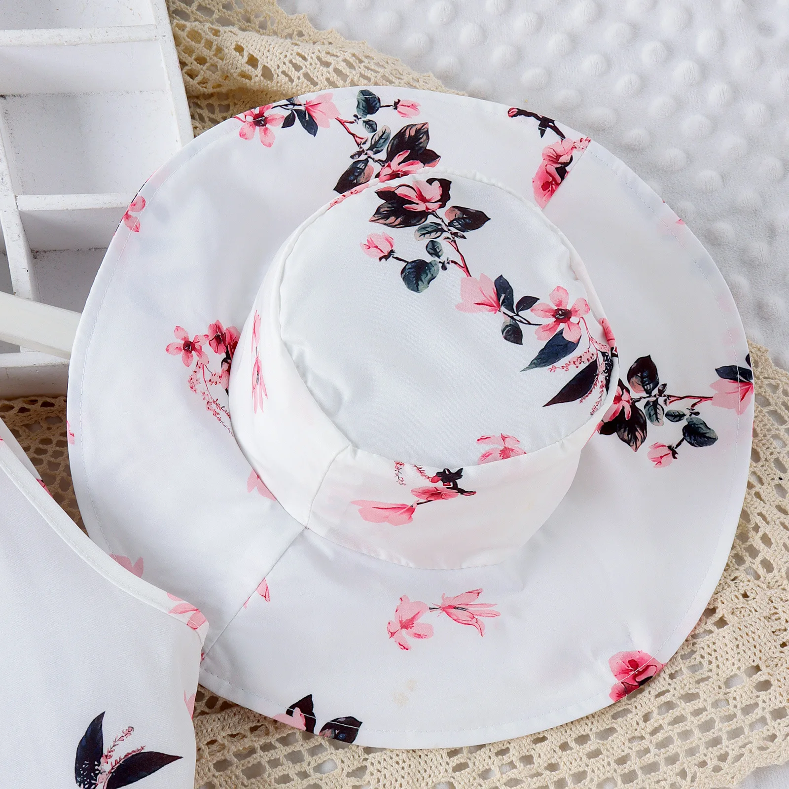 2024 Summer Cute Girls 3Pcs  Clothes Floral Printed Halter Top Cake Skirt Hat Toddler Clothing Suit Kids Outfits Wholesale