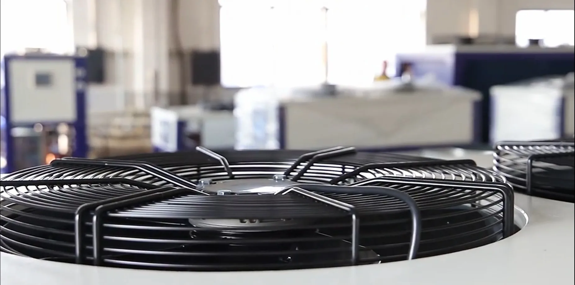 HUARE Factory direct sale 125 kw cooling capacity upright chiller industrial bakeries chiller industrial chiller air cooled