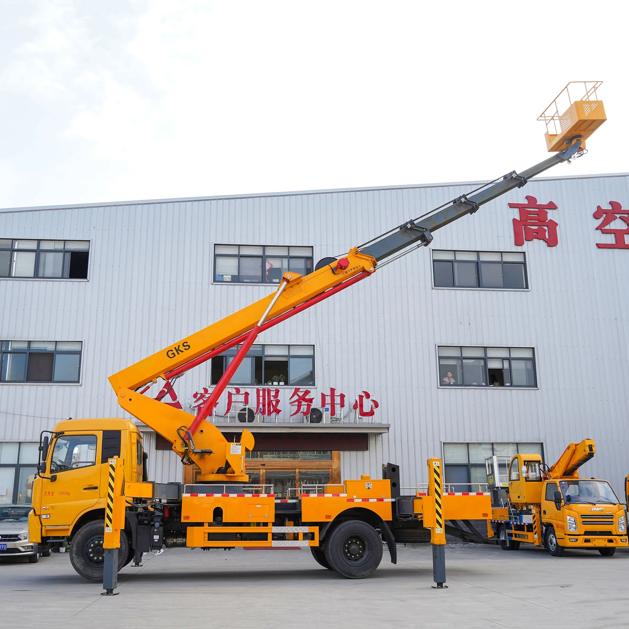 Isuzu Chassis 28m 30m 32m 36Meters Telescopic Aerial Work Pickup Truck For Work Height Above Level
