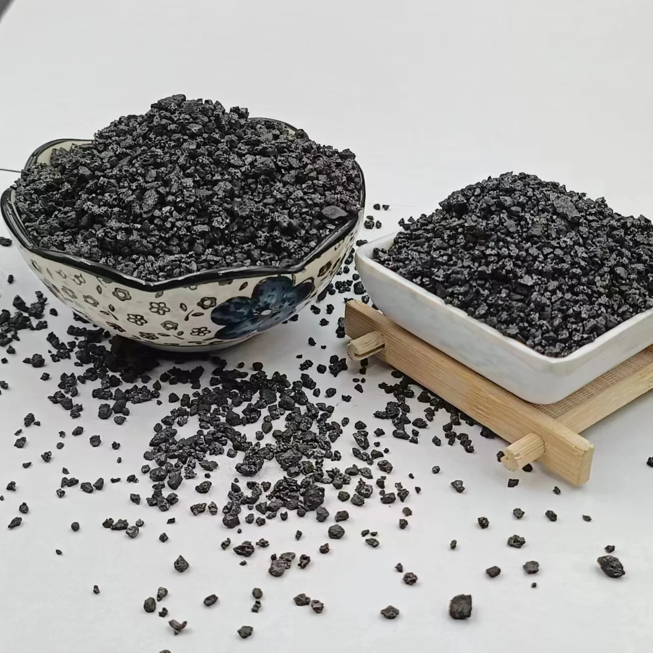 The factory produces various products of petroleum coke, anthracite, semi coke, and cast coke