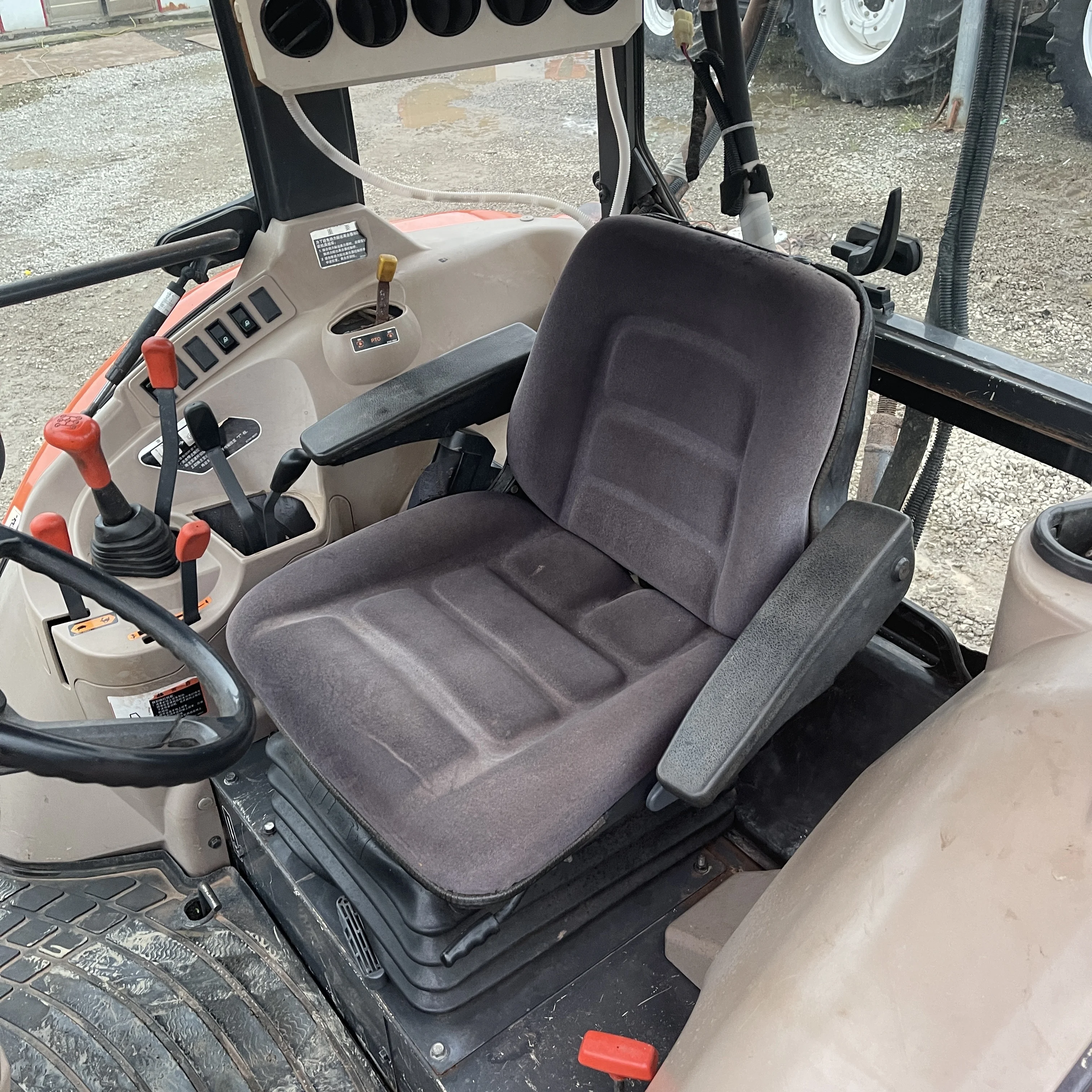 Kubota model 70hp/85hp/95hp with/without cab 4 wheel drive made in Japan model using on water land