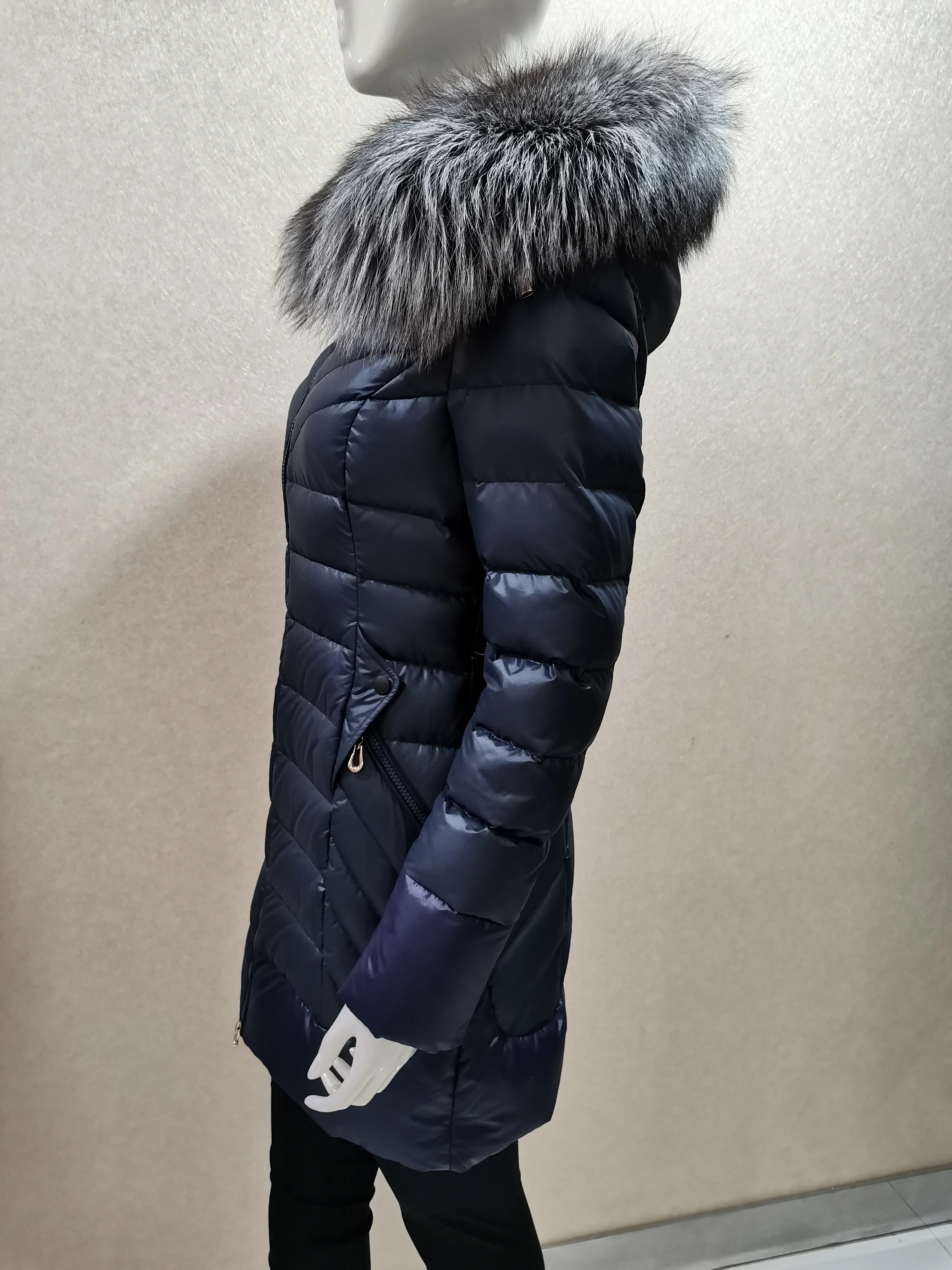 2021 Quilted high-end luxury women winter coat unique design down jacket with belt and fur