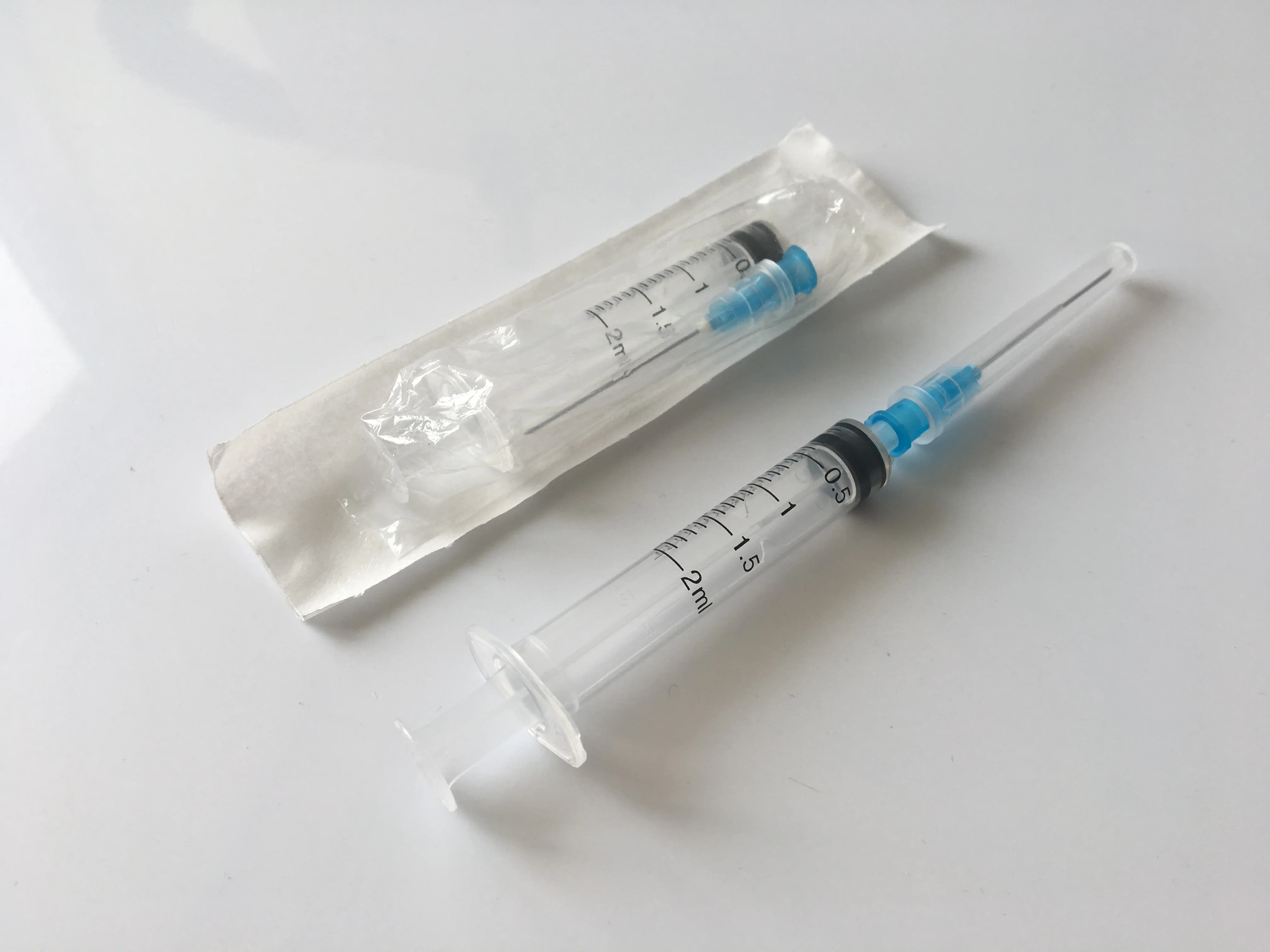 2ml disposable plastic syringe with needle