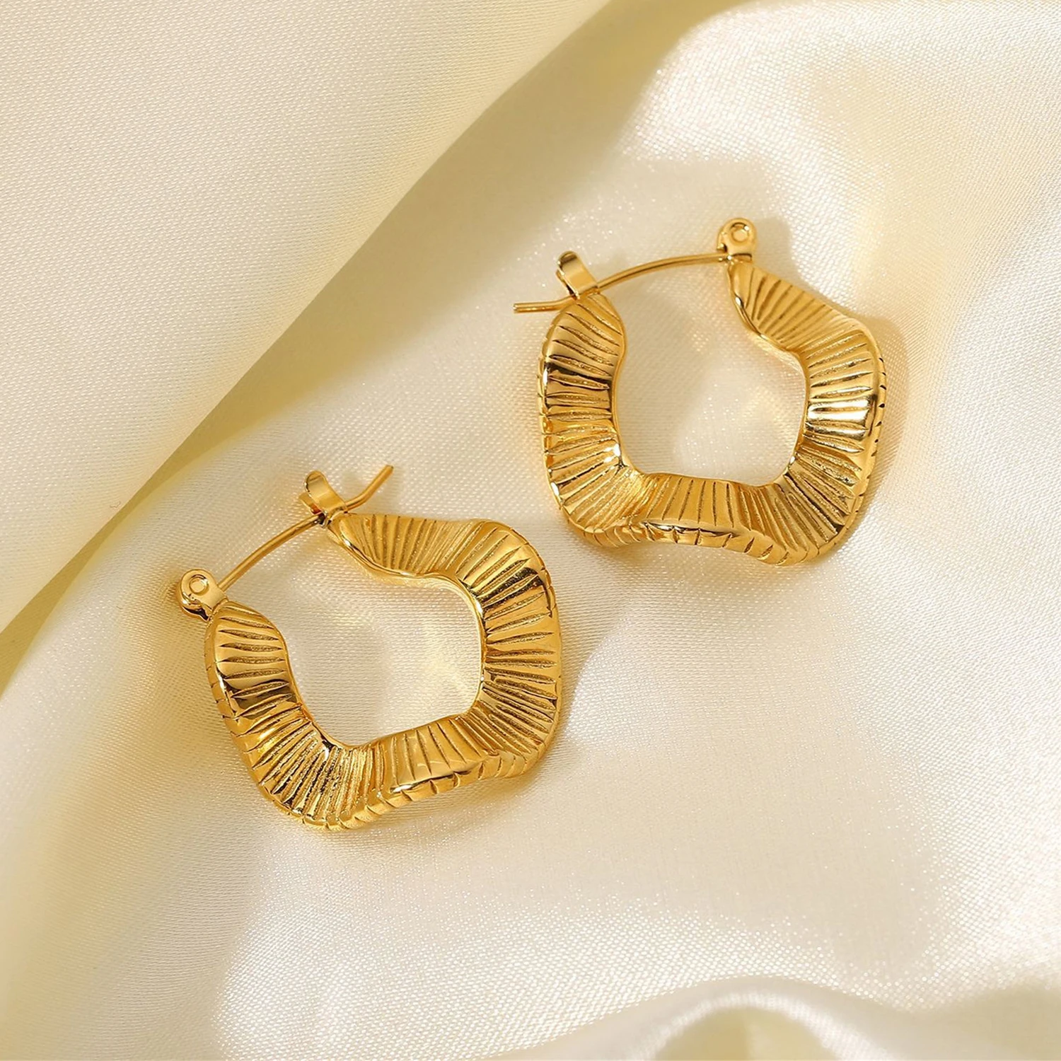 Vintage Stainless Steel Texture Earrings Tarnish Free Jewelry 18K Gold Plated Irregular Wave Hoop Earings Jewelry Women
