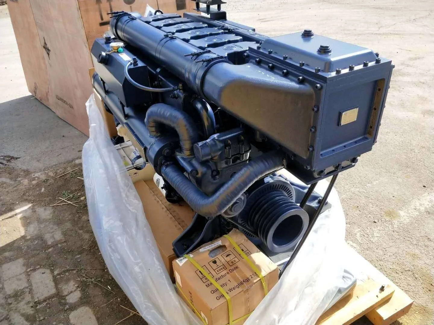 Weichai M33 propulsion marine Diesel engine 350HP to 1200HP with gear box For Boats on sale