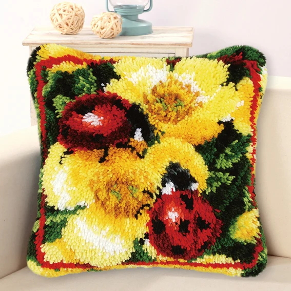 Hot Selling Pre-Printed Rug Needlework DIY Pillowcase Cardinal Latch Hook Kits Pillow Crochet Yarn Cushion for Sofa Christmas