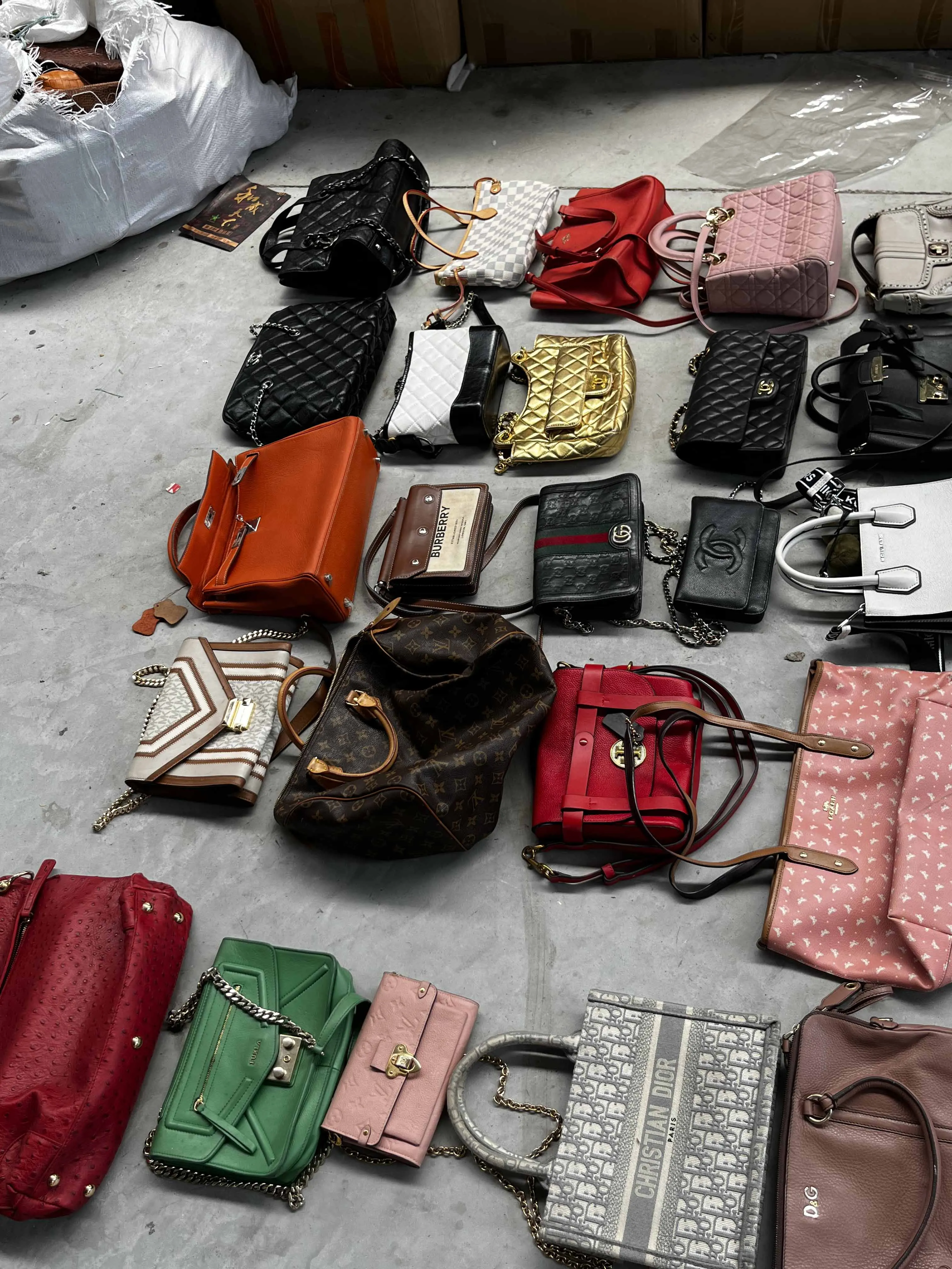 Low cut sports shoes inventory used shoes brand 90% new second hand shoes in bales