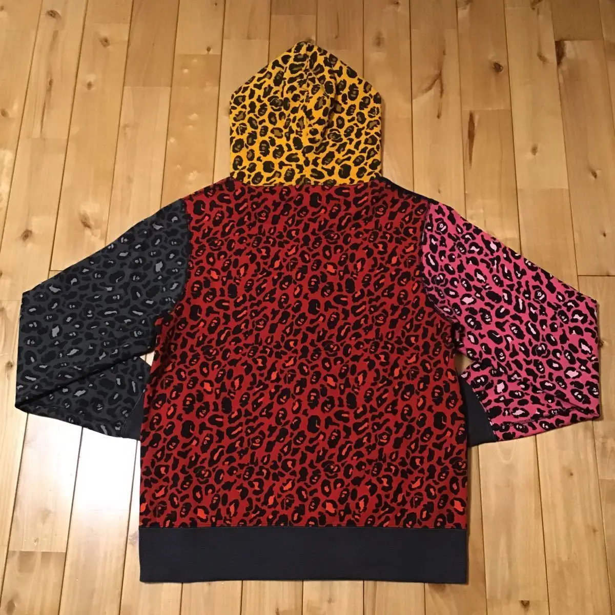 Изготовленный на заказ на большую партию товара, из кусков, с леопардовой расцветкой на каблуке карман куртки для мужчин и женщин, высокое качество, толстовки с капюшоном