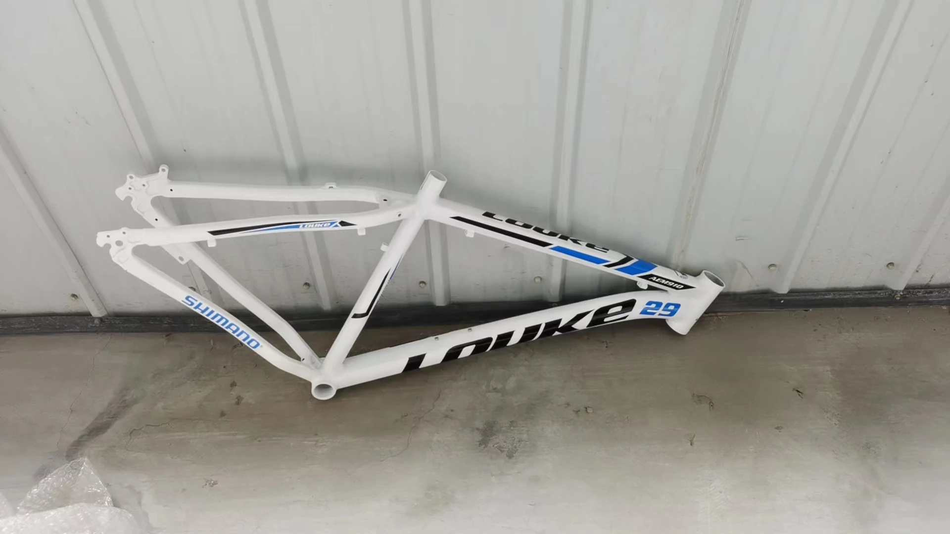 Factory direct sales of aluminum alloy with diverse colors, 29 inch, 21 speed, multi-purpose bicycles, mountain bikes