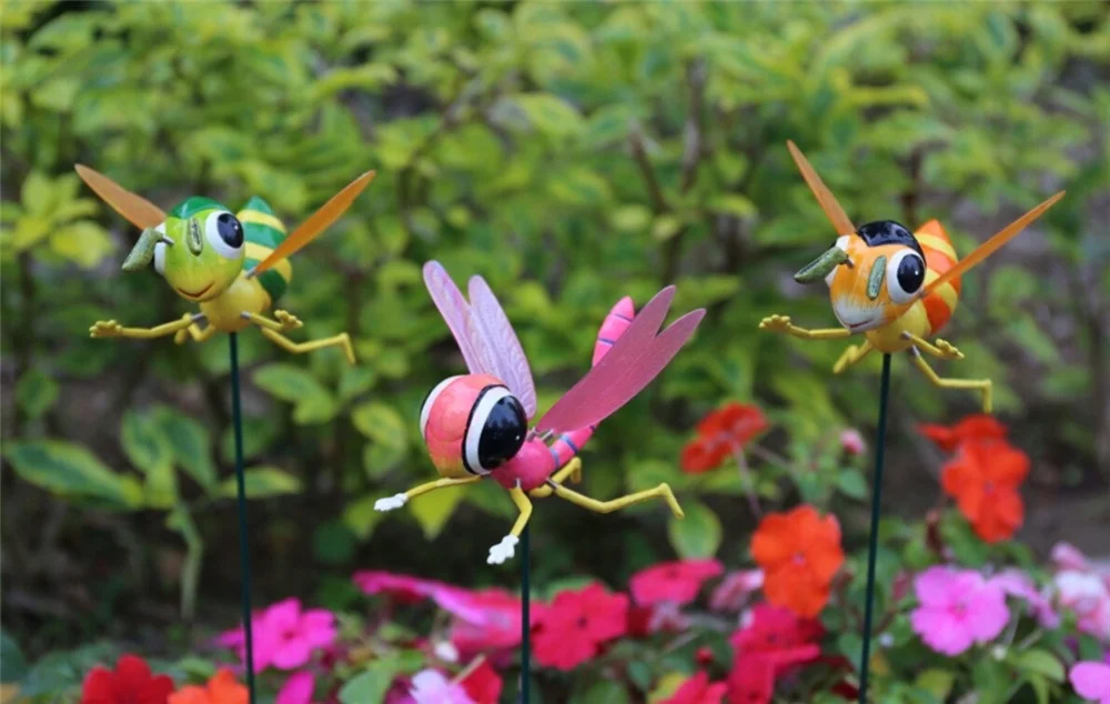 Factory Wholesale Multicolor Plastic Bee Garden Stake Insect-Design Landscape Decoration Indoor Yard Ornament for Edging Decor