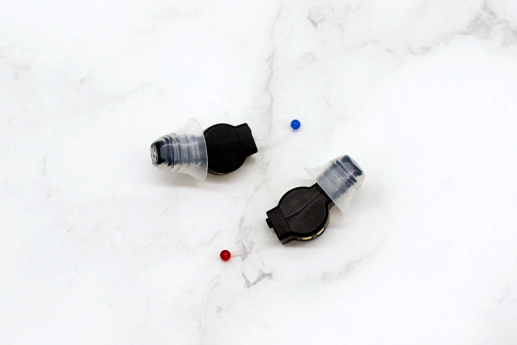 Smallest hearing aids New rechargeable hearing amplifier complete in ear