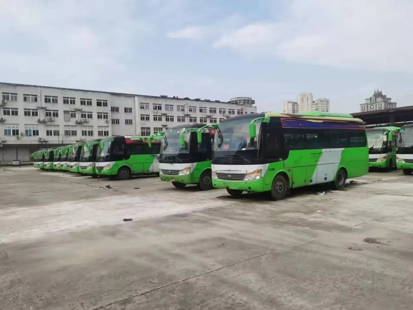 Best Selling Used Youtong Buses ZK6752 Front Engine Coaches and City Bus for Sale Diesel Fuel Manual Transmission