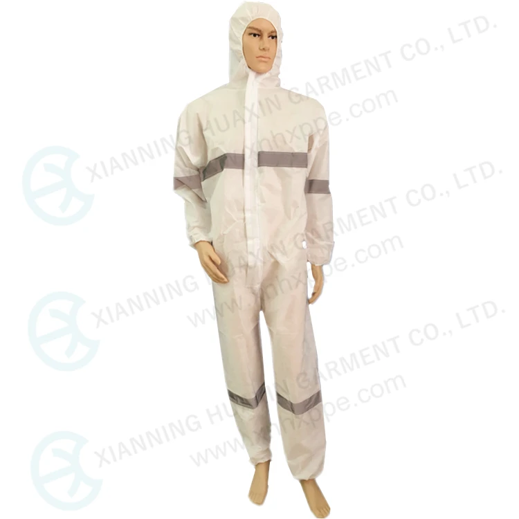 Disposable safety coverall with reflective tapes meets Medical Device Regulation MDR (EU)2017/745