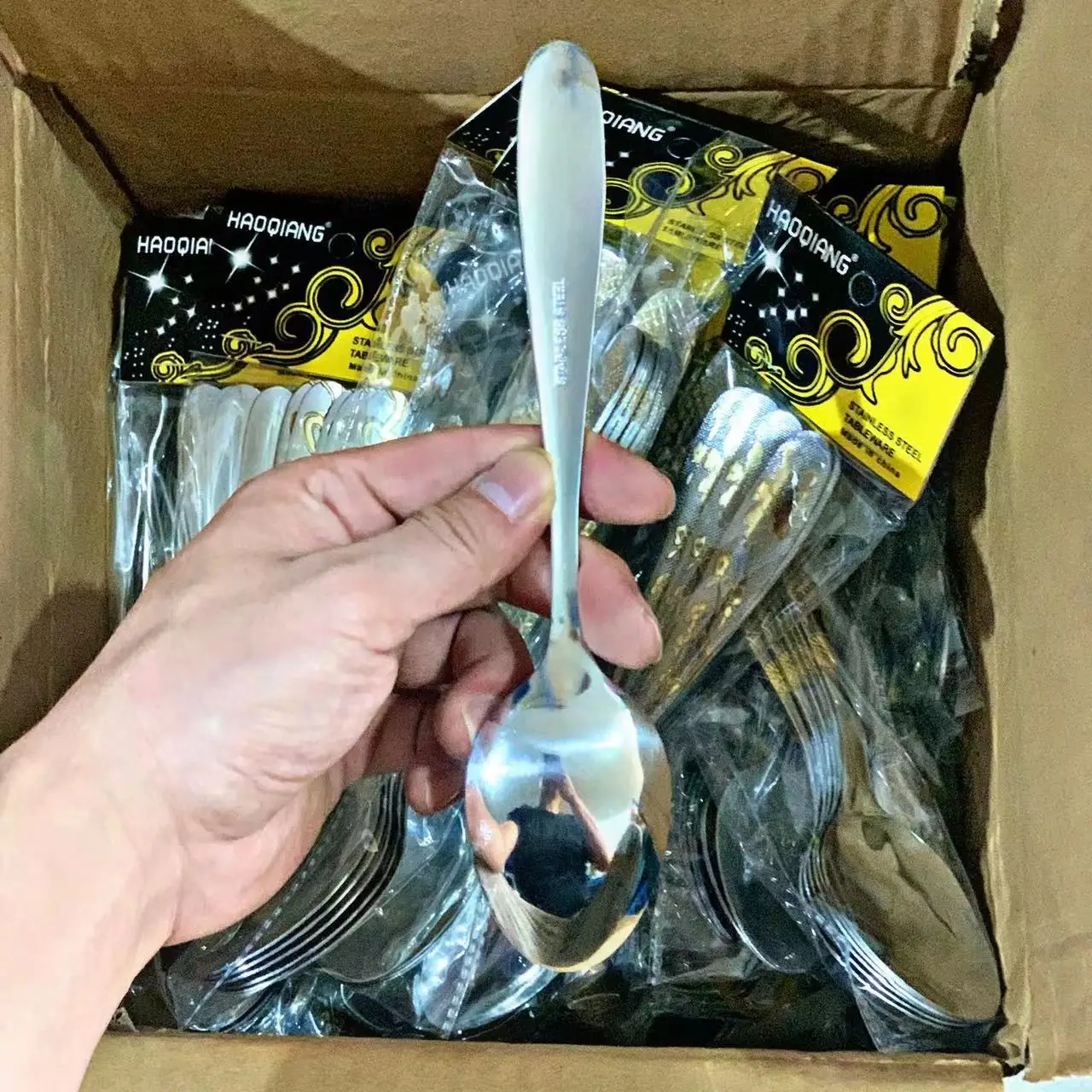 Luxury Golden Plated Embossed Handle 6pcs Plated Spoon Fork and Knife Set Middle East FlatwareStainless Steel Cutlery Set