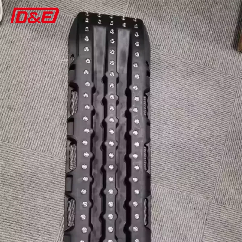 Recovery Boards with metal studs 4X4 off Road Emergency Tires Traction Mats Track Trapped for pickup truck car RV camper van