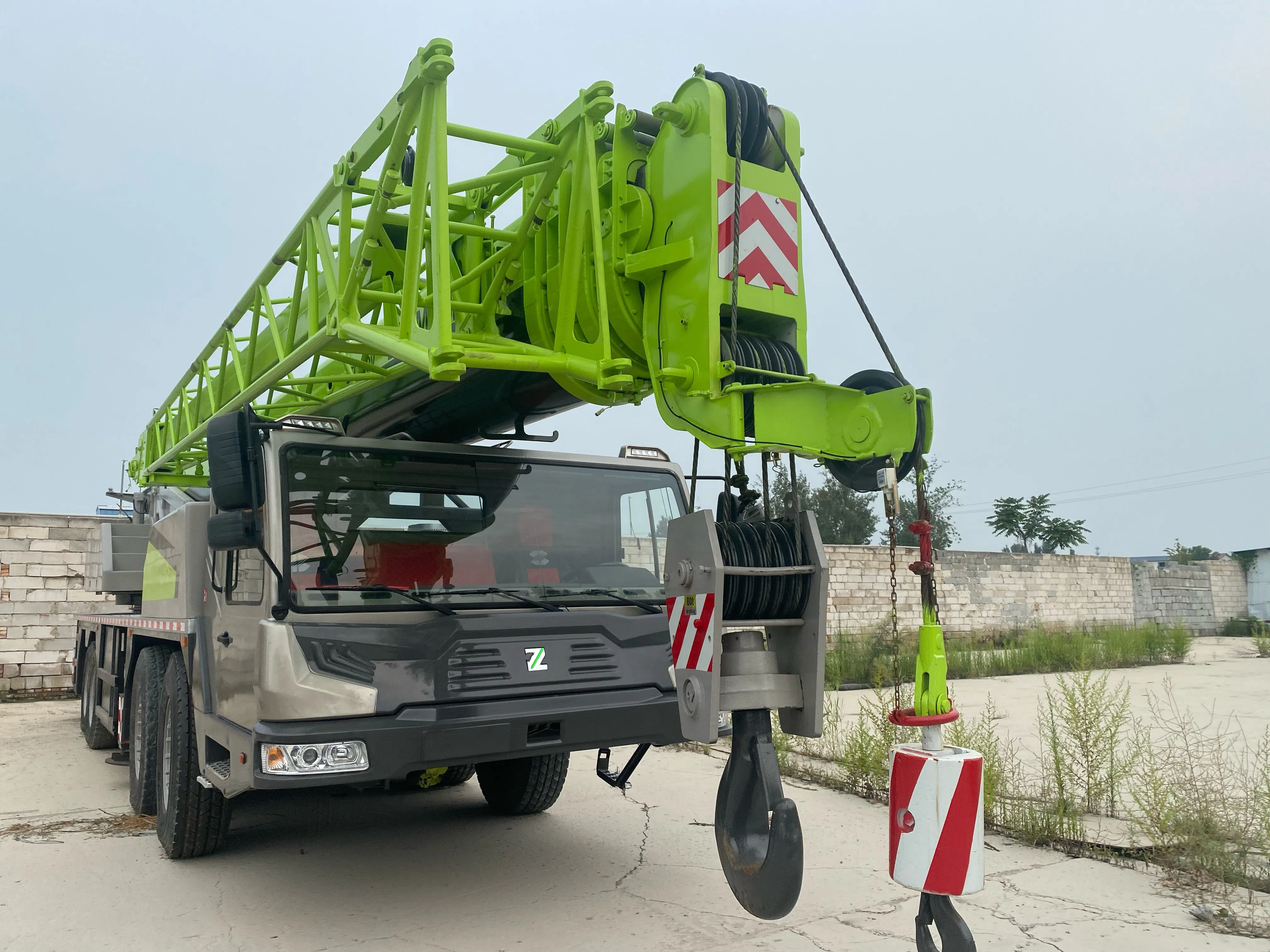 Zoomlion Electric Hydra 50 Ton Knuckle Boom Truck Mounted Crane