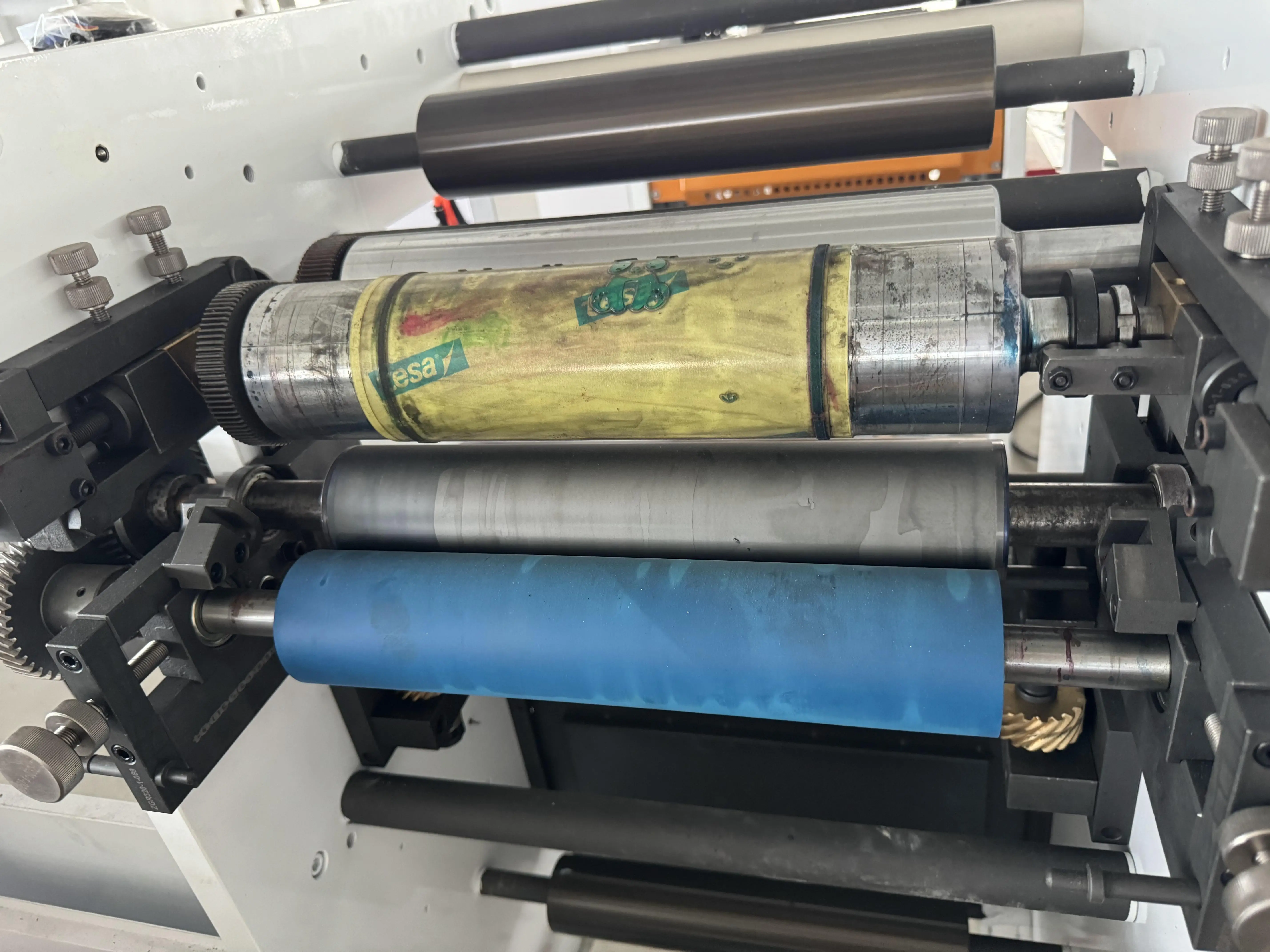 Sticker Label Hologram Holographic Adhesive Thermal Foil Pvc Label Printing Machine Roll Sticker Printer and Die Cutting Machine