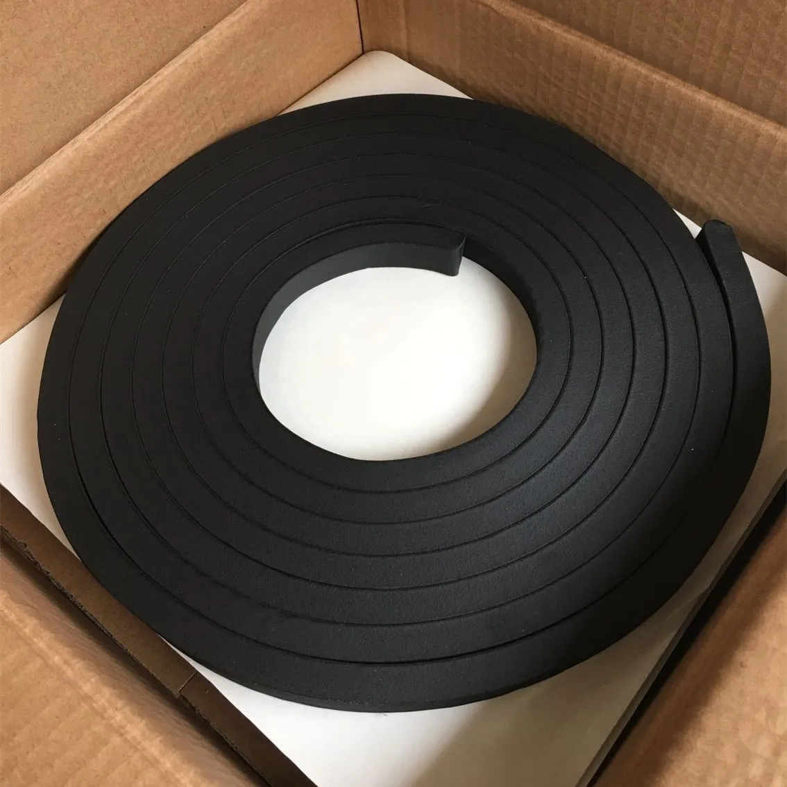 Underground vault joints waterproofing bentonite rope waterstop