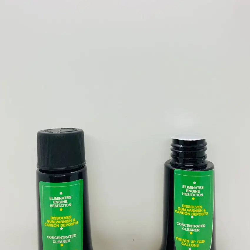 
petrol injector cleaner adding into fuel system/ best quality fuel additive fuel injector cleaner additive treatment 