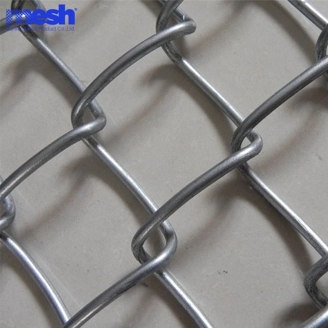 Home garden wire mesh 6ft galvanized and pvc coated chain link fencing top with barbed wire