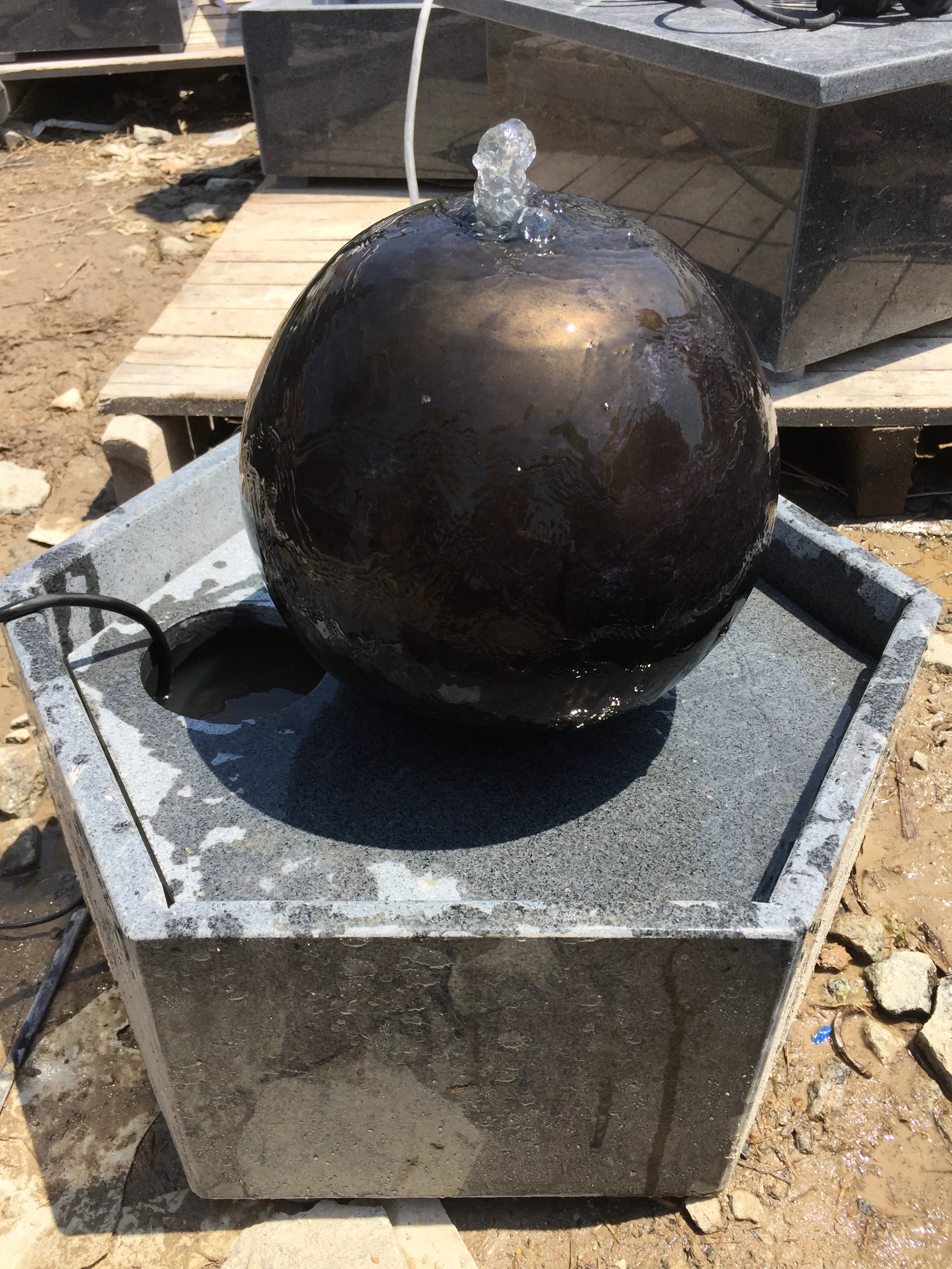 Outdoor Black Ball Polished Smooth Stone Fountain Granite Sphere Water Feature for Garden Lawn Patio
