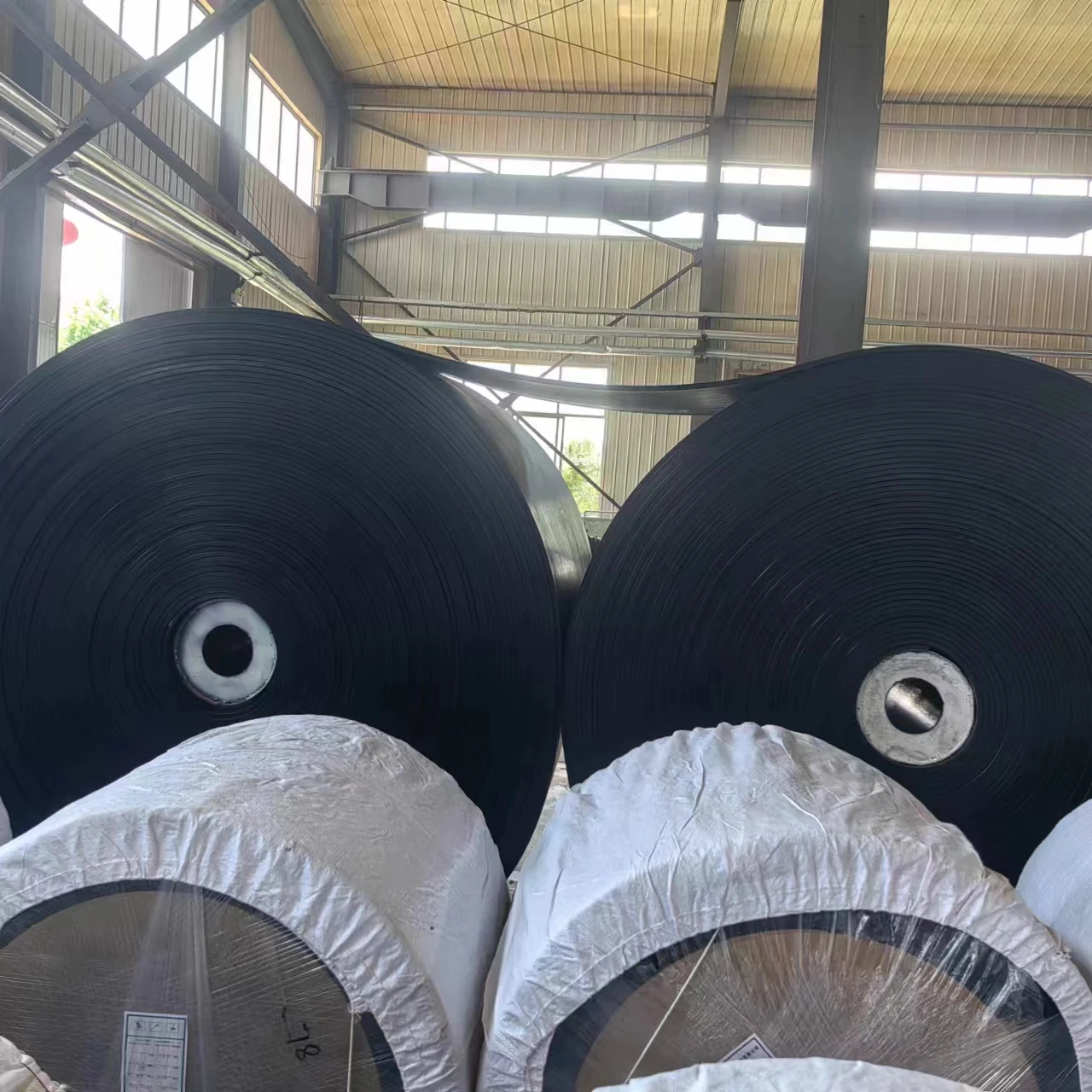 Custom PVC & Rubber Conveyor Belt for Machine and Mining Applications Available with Moulding Processing Service