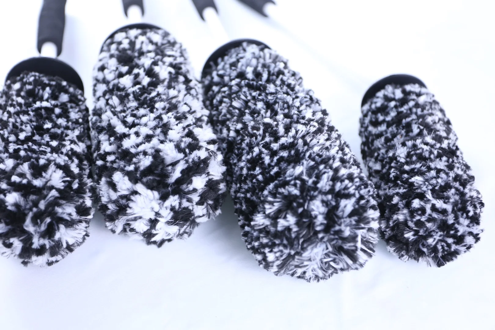 Practical And Ready To Ship Large Microfiber Car Washing Brushes With Long Handle