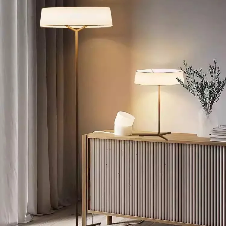 Италия дизайн угловой стоячий Свет Современный художественный тканевый штатив украшение светодиодный затемняющий напольный светильник