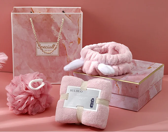 Wedding souvenirs for guests gift sets a three-piece bath set pink luxury women gift set in box