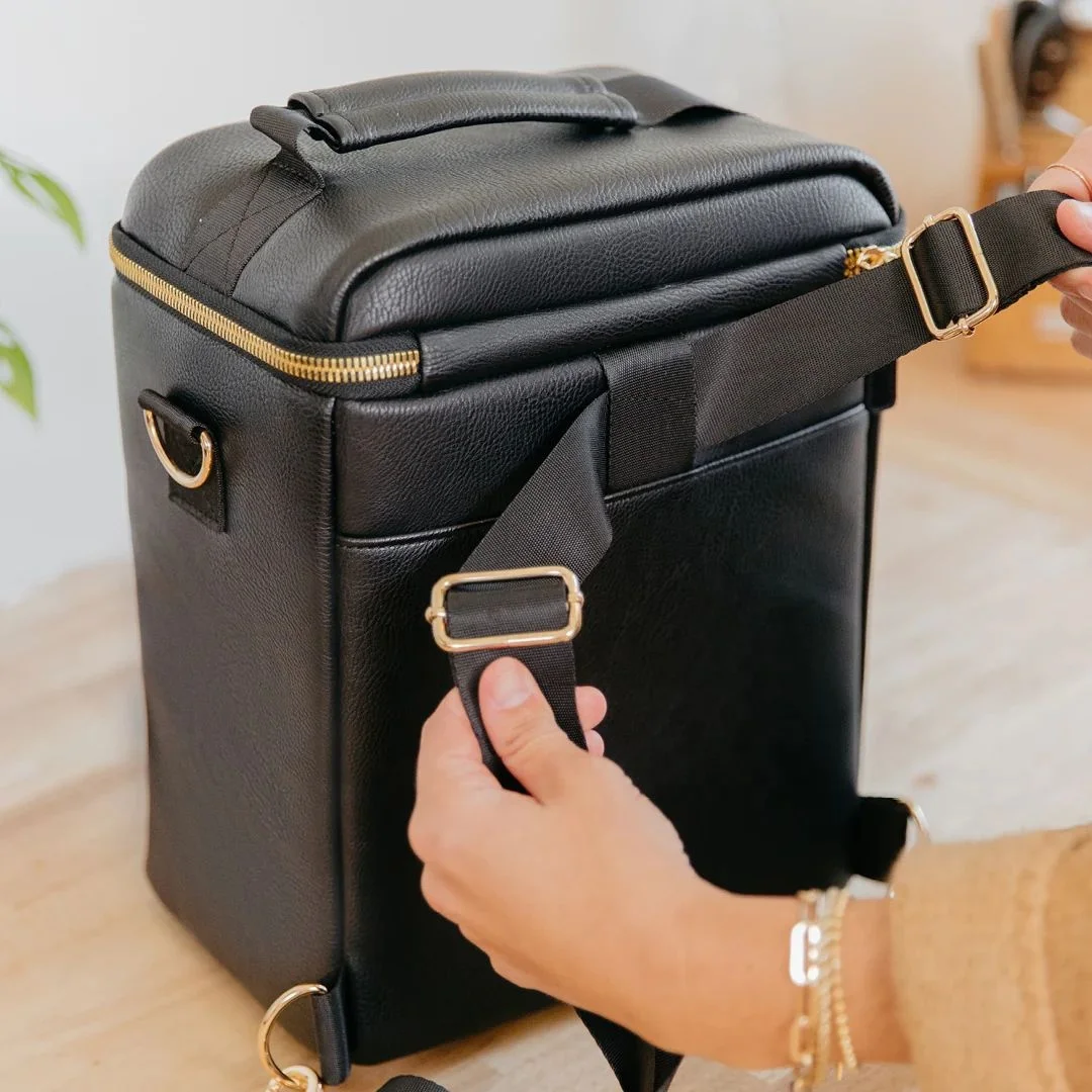 Custom Luxury PU Leather Backpack Cooler Leakproof 28 Cans Picnic Bag Waterproof Insulated Cooler Backpack