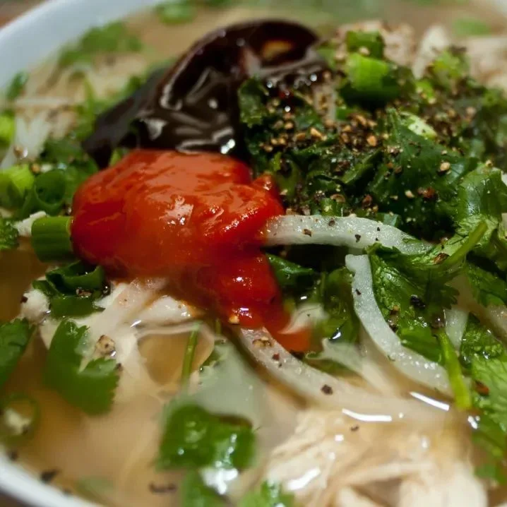 Supermarket Supplier Spicy Hot Chili Sauce Sriracha Hot Chilli Sauce with Factory Price