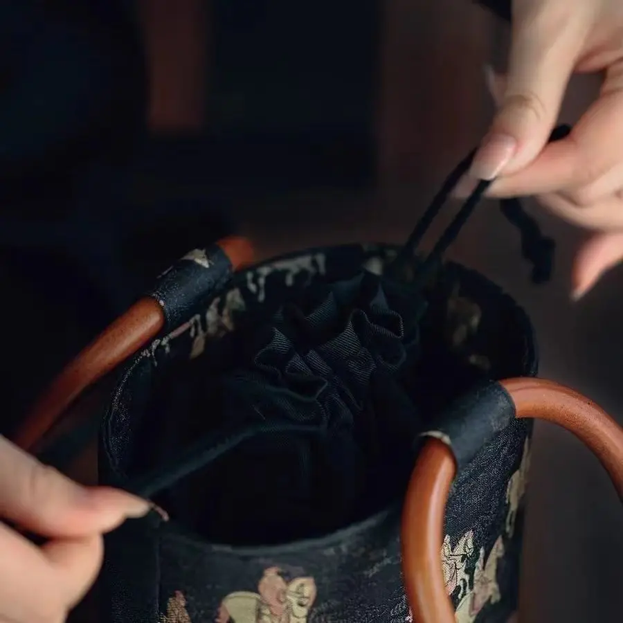 2023 new wooden handle circle bucket bag literary retro country style handbag antique clutch bag