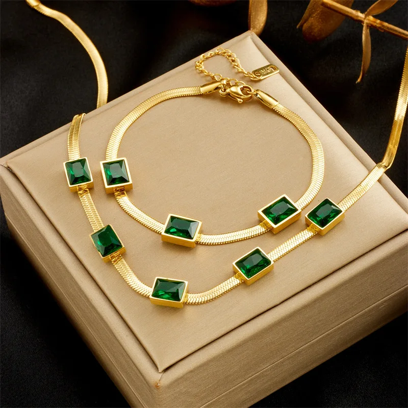 Premium Luxury Titanium Steel Emerald Bracelet and Neck Chain Retro Fashion with Gold Plating for Gift or Party Suit