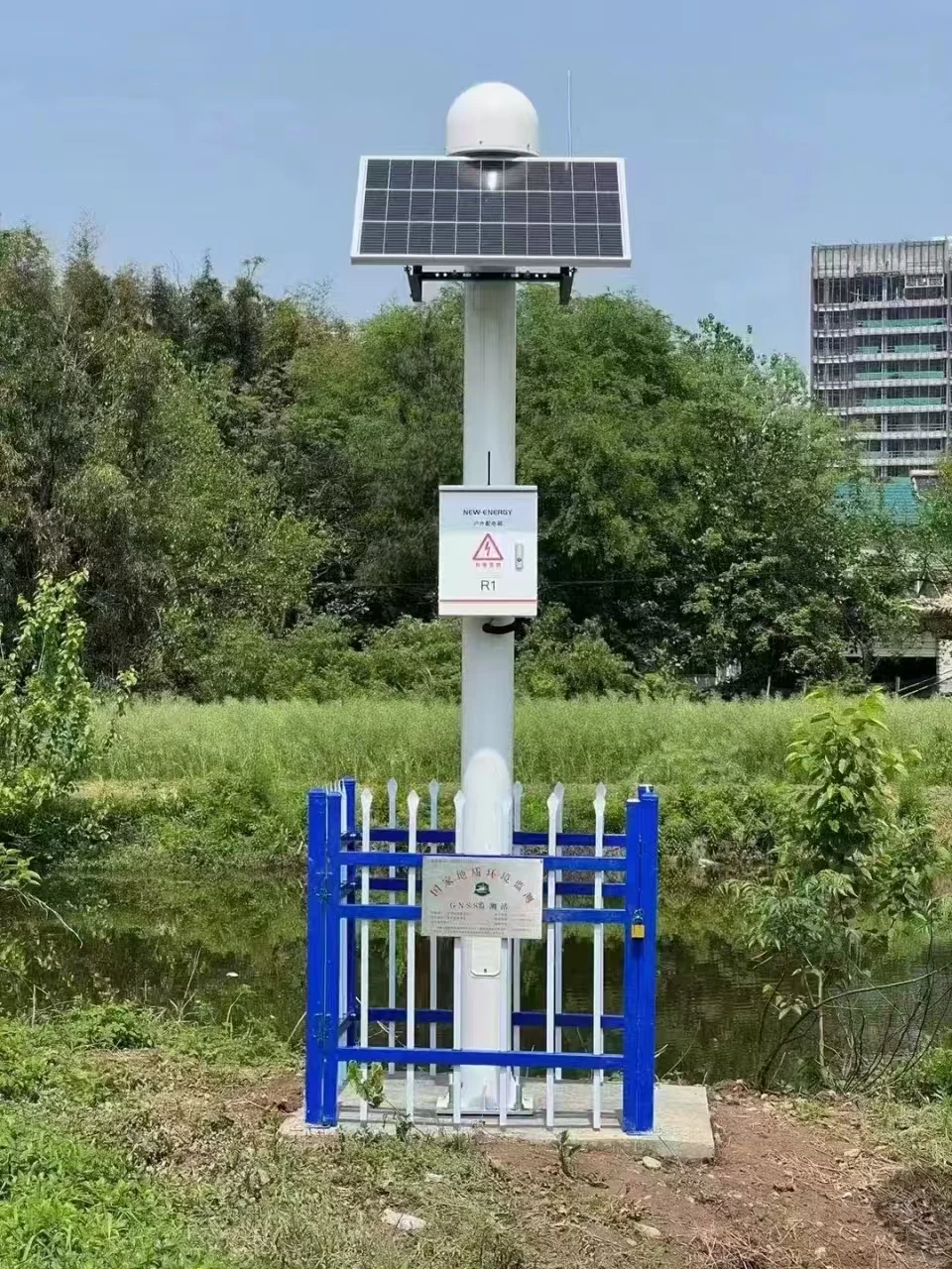 100W 12V Monocrystalline Solar System batteries Kit PWM Charge Controller outdoor site use