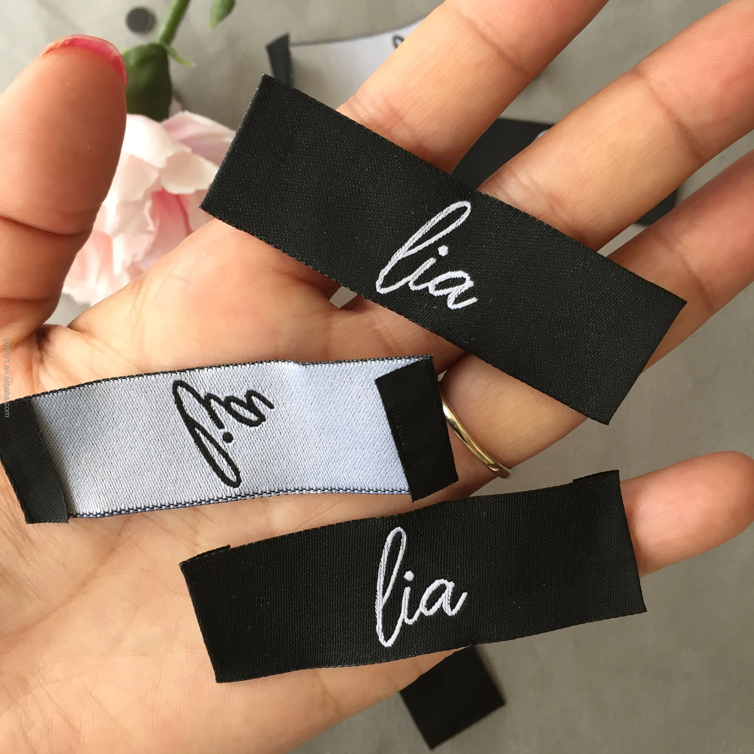 Изготовленные на заказ тканые этикетки с логотипом бренда для одежды