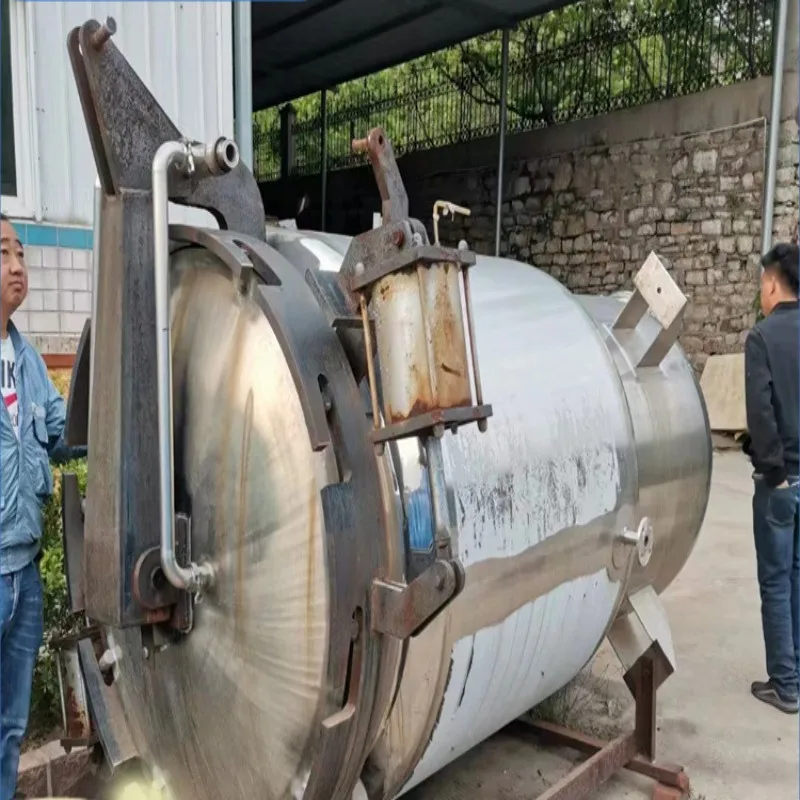Vacuum pressure reducing tank for traditional Chinese  extraction and concentration equipment