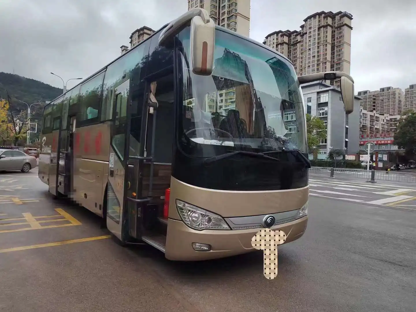 Almost New Condition ZK6109 Yu tong Used Tourist Passenger Bus 39 Seats Coach Bus for sale in Africa