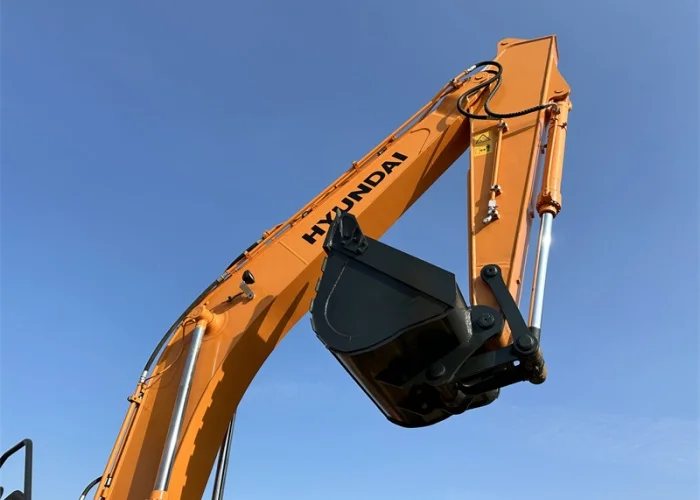 Original Imported  Hyundai225LC Korea Made Used Operating Weight Stable and Durable with Bucket Capacity