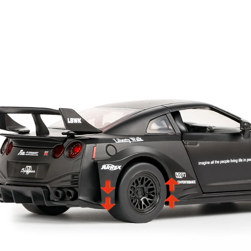 Diecast 1/32 Nisson GTR Alloy car model sound and light pullback doors open GTR metal model car display collection toy