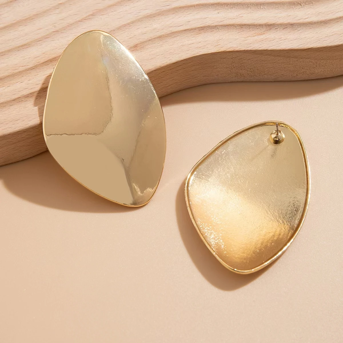 Factory Price New Design European Vintage 18k Gold Big Geometric Statement Earrings For Women Jewelrywomen Jewelry